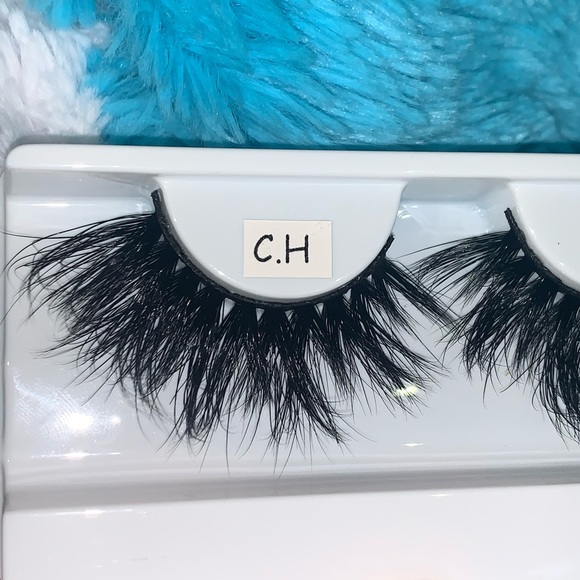Lashes For Sale - Picture 6 of 6